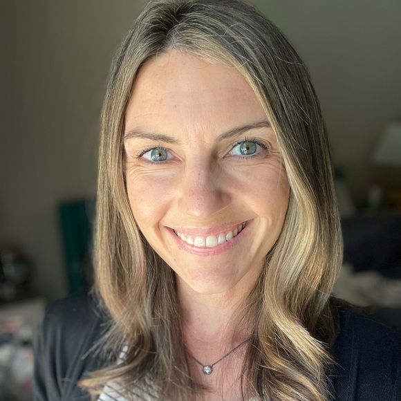 Meet your Posher, Tori - Picture 2 of 2